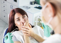 Как подавить рвотный рефлекс во время лечения зубов